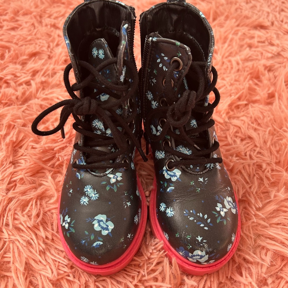 Lily & Dan Floral Boots with Pink Soles - Picture 4 of 5